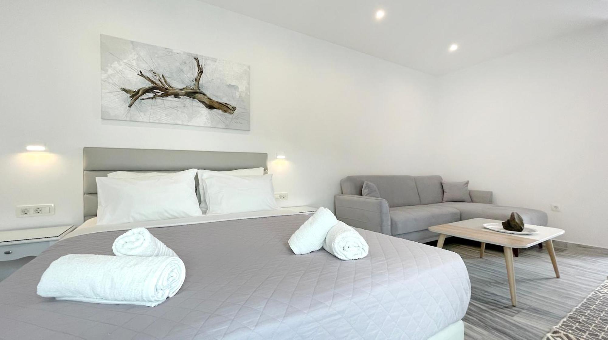מונוליתוס Hermoso Luxury Suites חדר תמונה