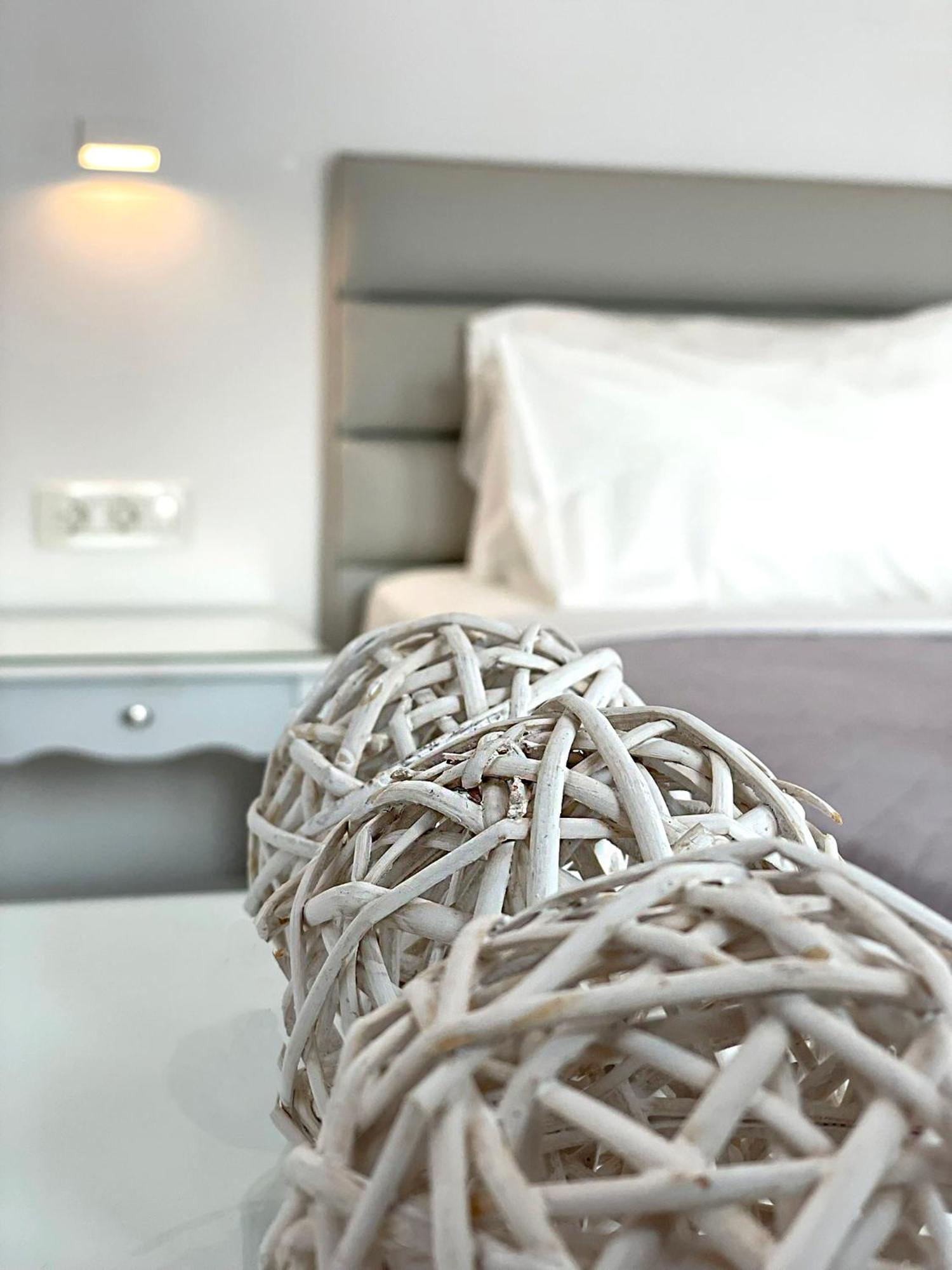 מונוליתוס Hermoso Luxury Suites חדר תמונה